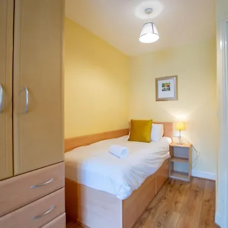 120 - Two Bed With Parking 公寓