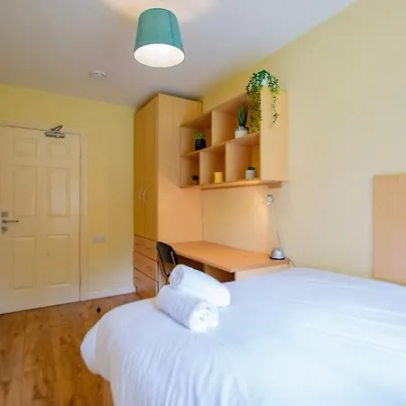 120 - Two Bed With Parking 公寓 *