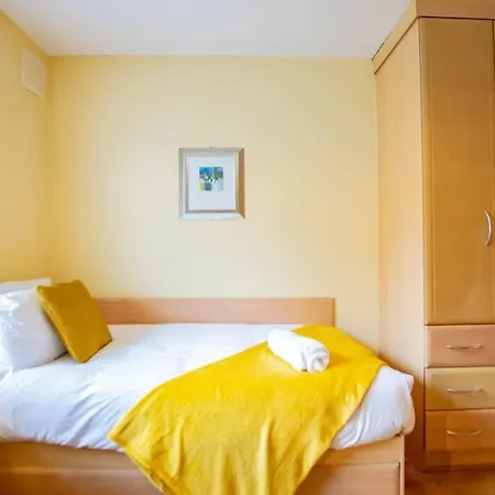 120 - Two Bed With Parking 公寓 戈尔韦