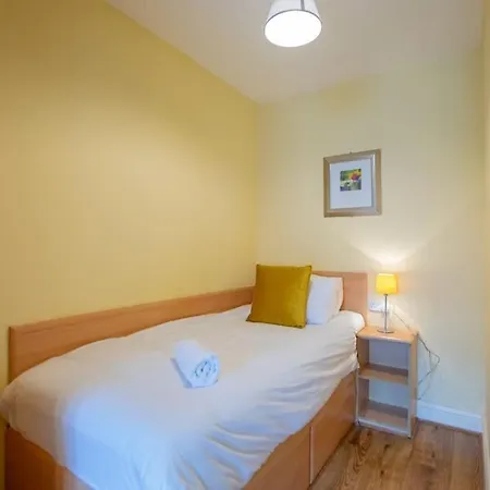 120 - Two Bed With Parking