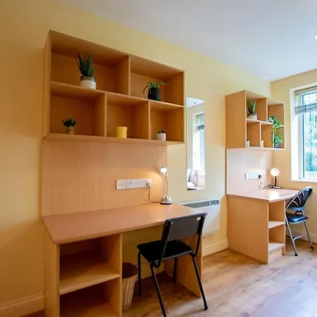 120 - Two Bed With Parking