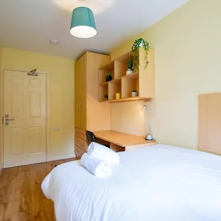 120 - Two Bed With Parking