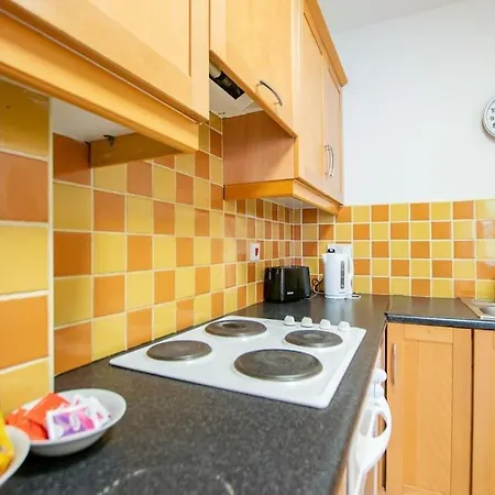 120 - Two Bed With Parking Apartamento